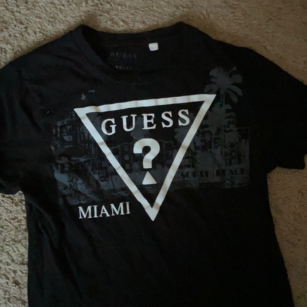 Guess xs graphic tee